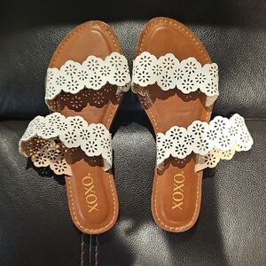 XOXO Women's Brown and White Floral Sandals